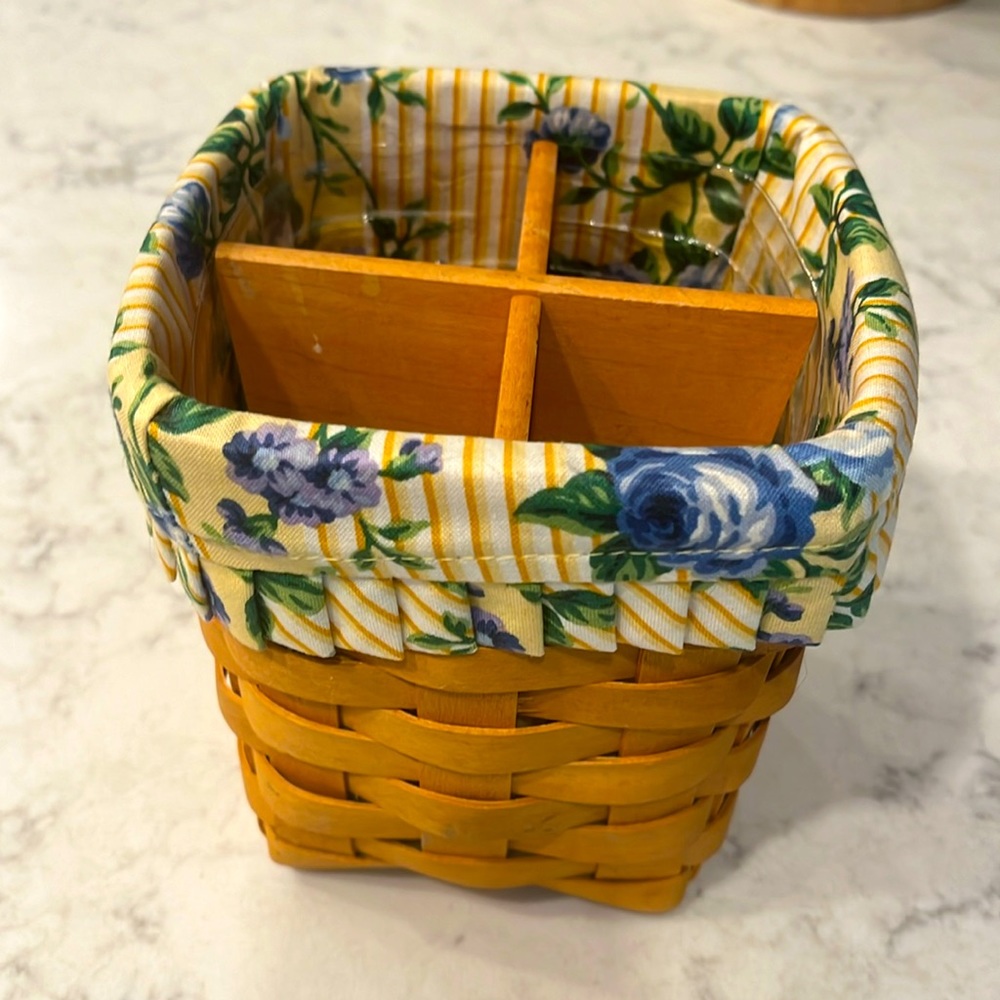 1999 vtg Longaberger Spoon basket with plastic liner, divider, and fabric liner